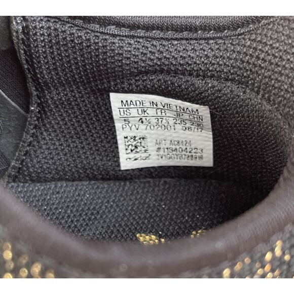 Athletic_Shoes